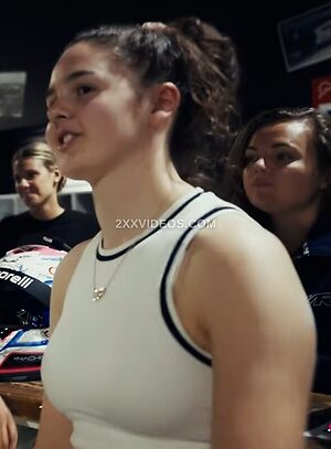 Abbi Pulling photo