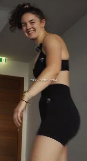 Abbi Pulling photo