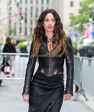 Adria Arjona photo