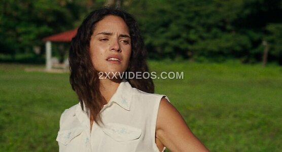 Adria Arjona photo