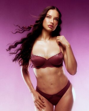 Adriana Lima photo