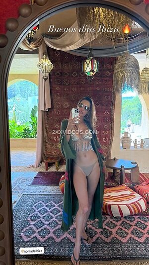 Alessandra Ambrosio photo