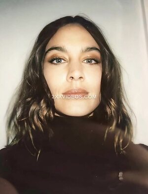 Alexa Chung Nude Leaked Photo #4