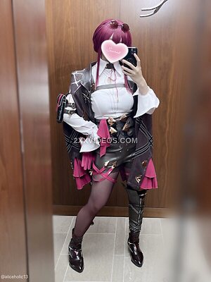 Alice Holic photo