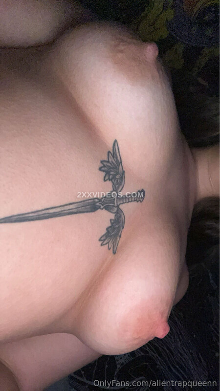 Alientrapqueen photo
