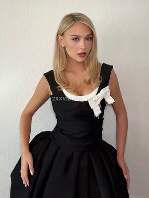 Alyvia Alyn Lind photo