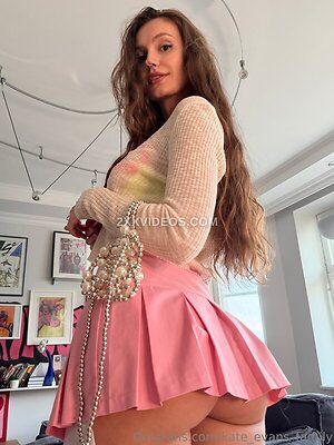 Amy Karamel Nude Leaked Photo #4