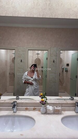 Angelatravelart Nude Leaked Photo #13