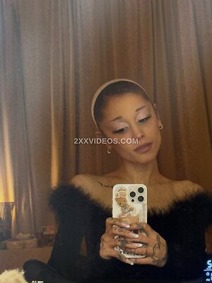 Ariana Grande photo