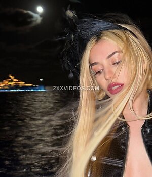 Ava Max photo