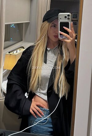 Ava Max photo