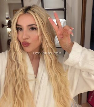 Ava Max photo