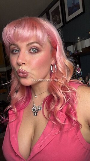 AverageAllison photo