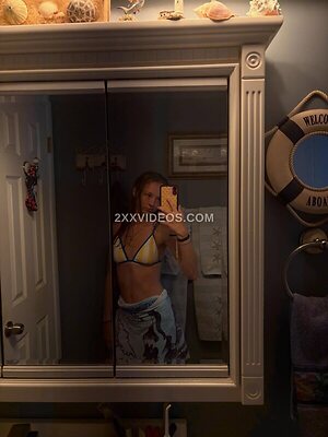 Avery.shipp Nude Photos