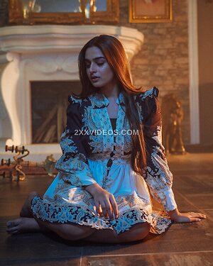 Ayesha Khan photo