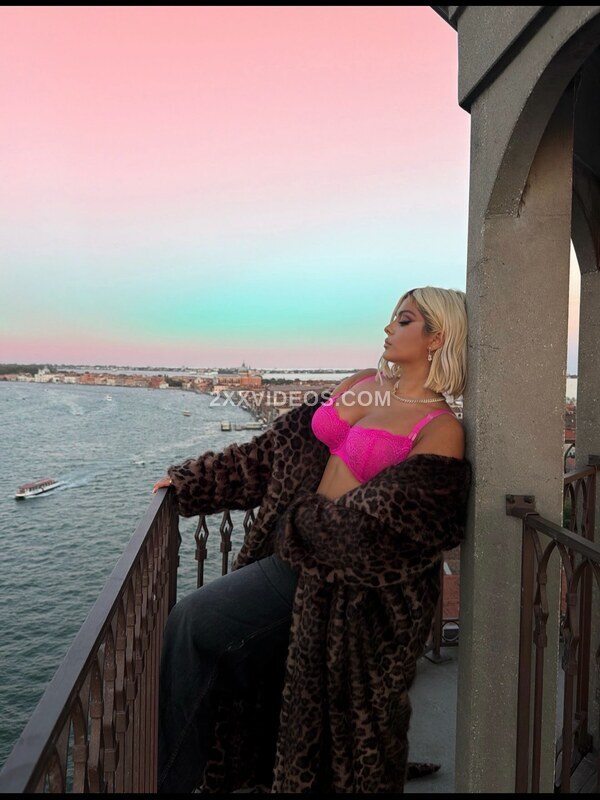 Bebe Rexha photo