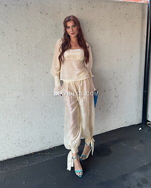 Bella Thorne photo