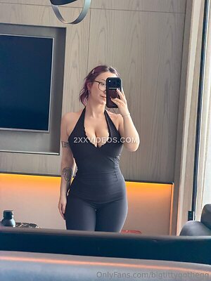 BigTittyGothEgg photo