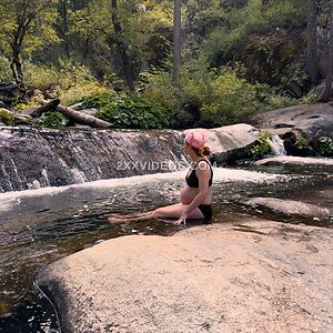 Bonnie Wright Nude Leaked Photo #6
