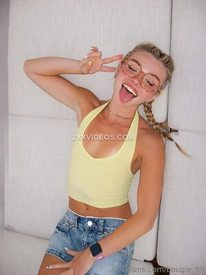 Brie Belle photo
