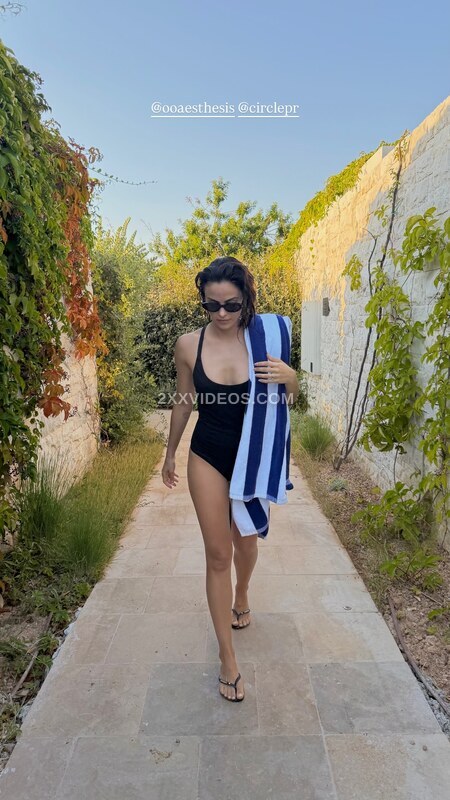 Camila Mendes photo
