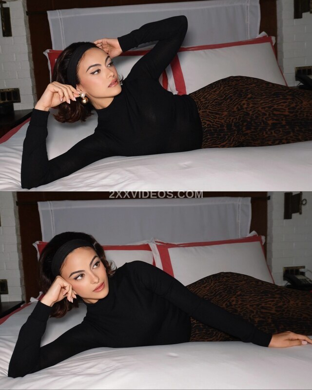 Camila Mendes photo