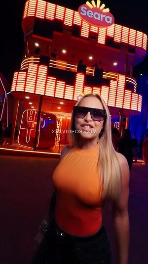 Carla Diaz photo
