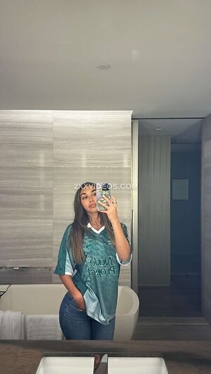 Chantel Jeffries photo
