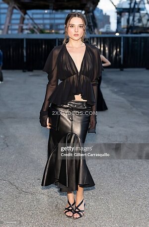 Charlotte Lawrence photo