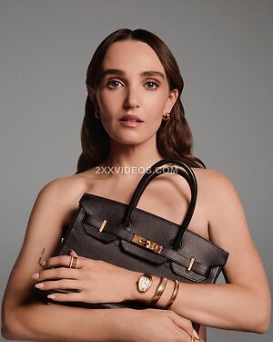Chloe Fineman photo