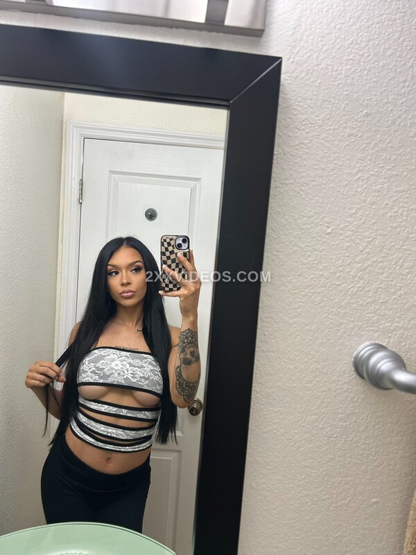 Cora Jade photo
