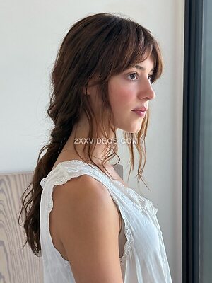 Daisy Edgar-Jones photo