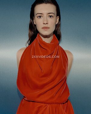Daisy Edgar-Jones photo