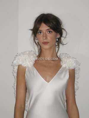 Daisy Edgar-Jones photo