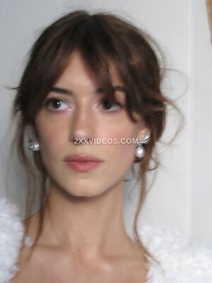 Daisy Edgar-Jones photo