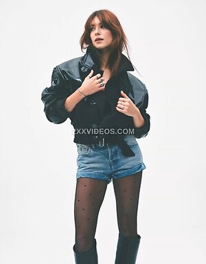 Daisy Edgar-Jones photo