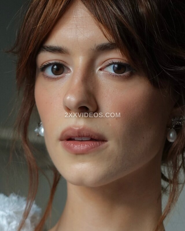 Daisy Edgar-Jones photo