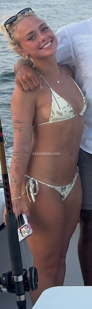 darian rhodes Nude Leaked Photo #17