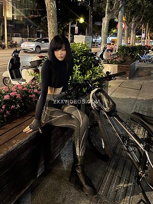 Daturakisses- Sacha Wang photo
