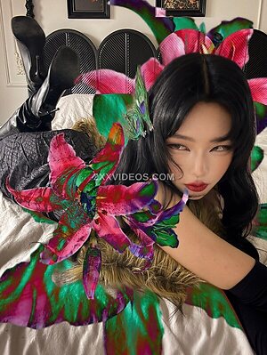 Daturakisses- Sacha Wang photo