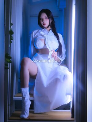Dongeuran More Nude Photos