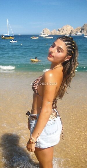 Donya Moshiri Nude Leaked Photo #41