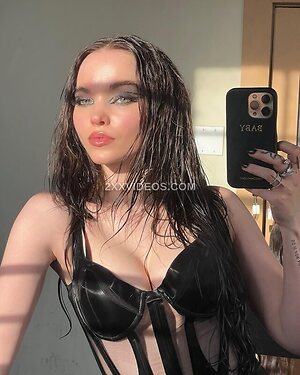 Dove Cameron photo
