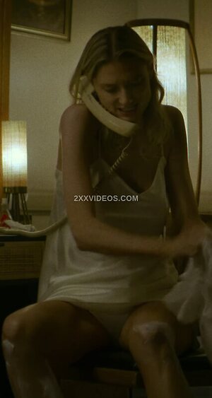 Elizabeth Debicki photo