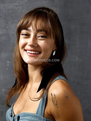 Ella Purnell photo