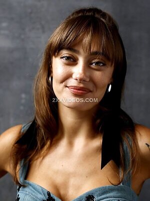 Ella Purnell photo