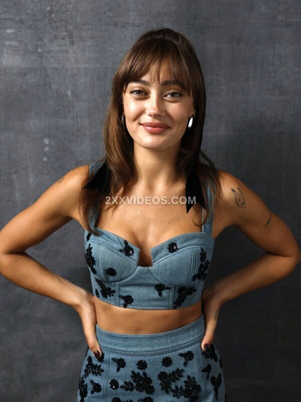 Ella Purnell photo