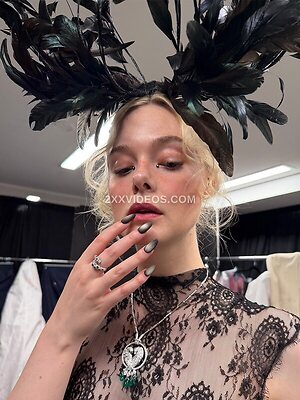 Elle Fanning Nude Photos