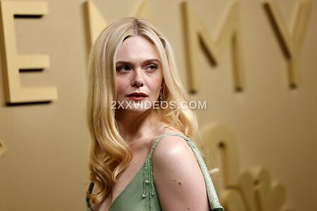 Elle Fanning Nude Leaked Photo #70