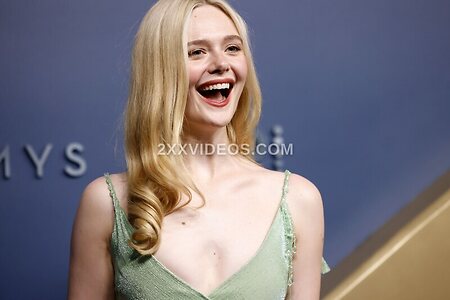 Elle Fanning Nude Leaked Photo #71